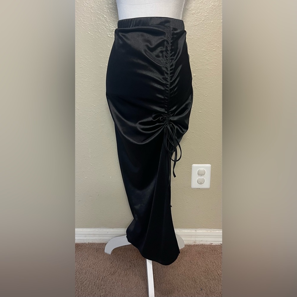 Drawstring black skirt